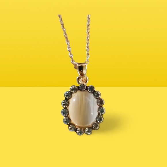 Golden Necklace with Jewels - Picture 1 of 4